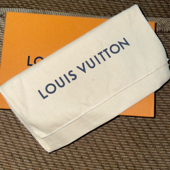 Louis Vuitton Accessory Box & Accessory Dust Bag - Picture 3 of 3